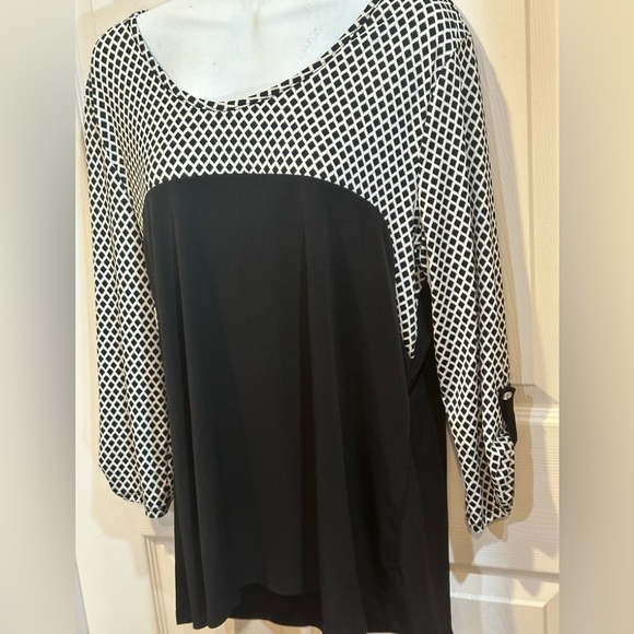Susan Lawrence Tops - Susan Lawrence women’s black & white stretch tunic size XL